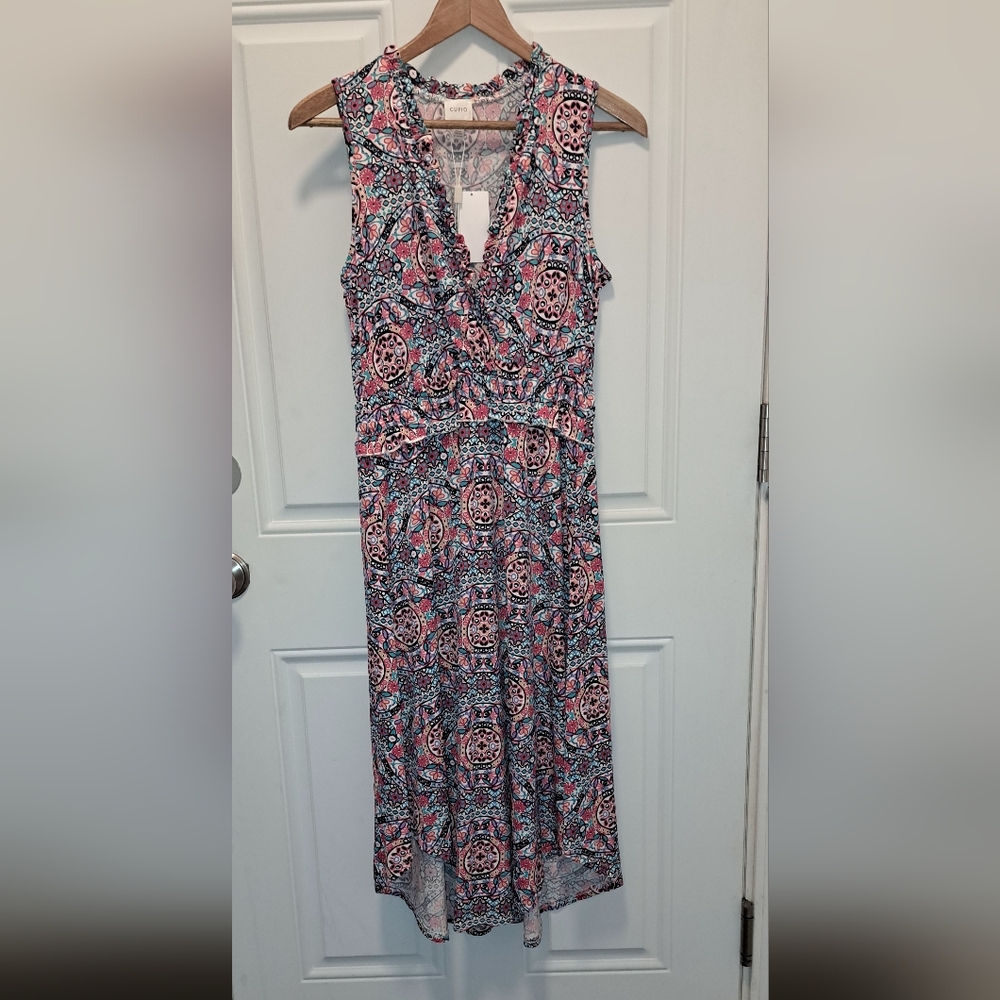 NWT Women's Cupio dress, V-neck with light ruffles, milti-color, Size Medium